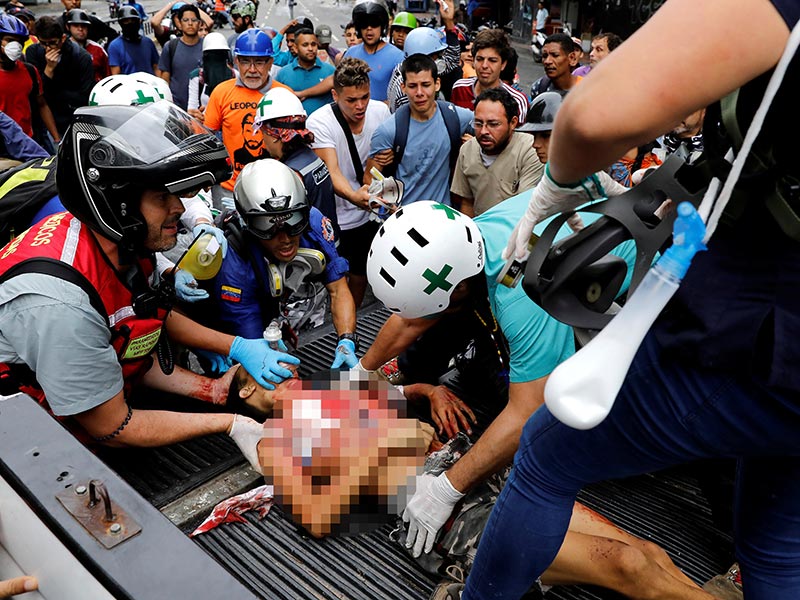 Un muerto y varios heridos deja jornada de protestas en Caracas.