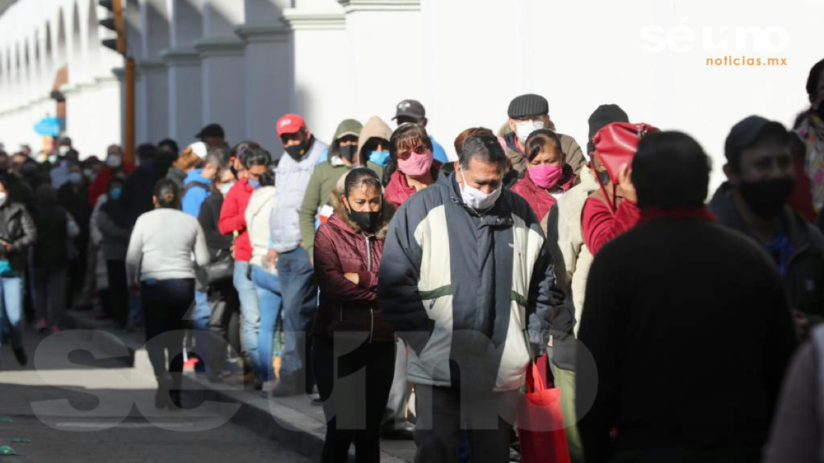 Pese a pandemia largas filas para pagar impuestos en Toluca