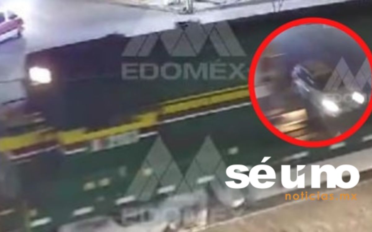 #VIDEO Conductor de Ecatepec intenta ganarle el paso al tren y termina ...