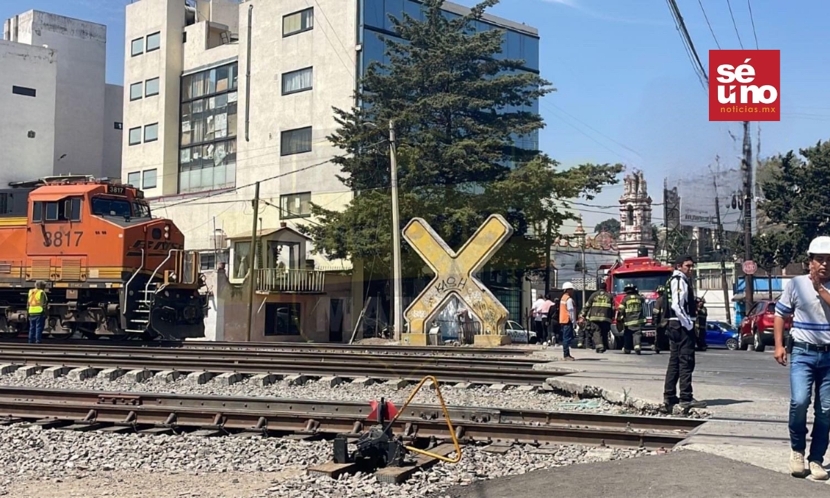 Adulto de la tercera edad es embestido al intentar ganarle el paso al tren