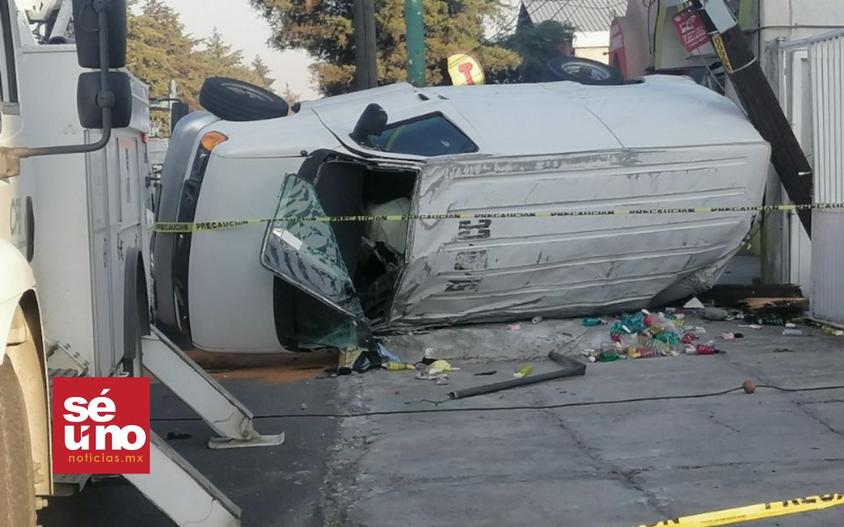 Camioneta choca contra poste en la carretera Toluca-Atlacomulco: caos ...