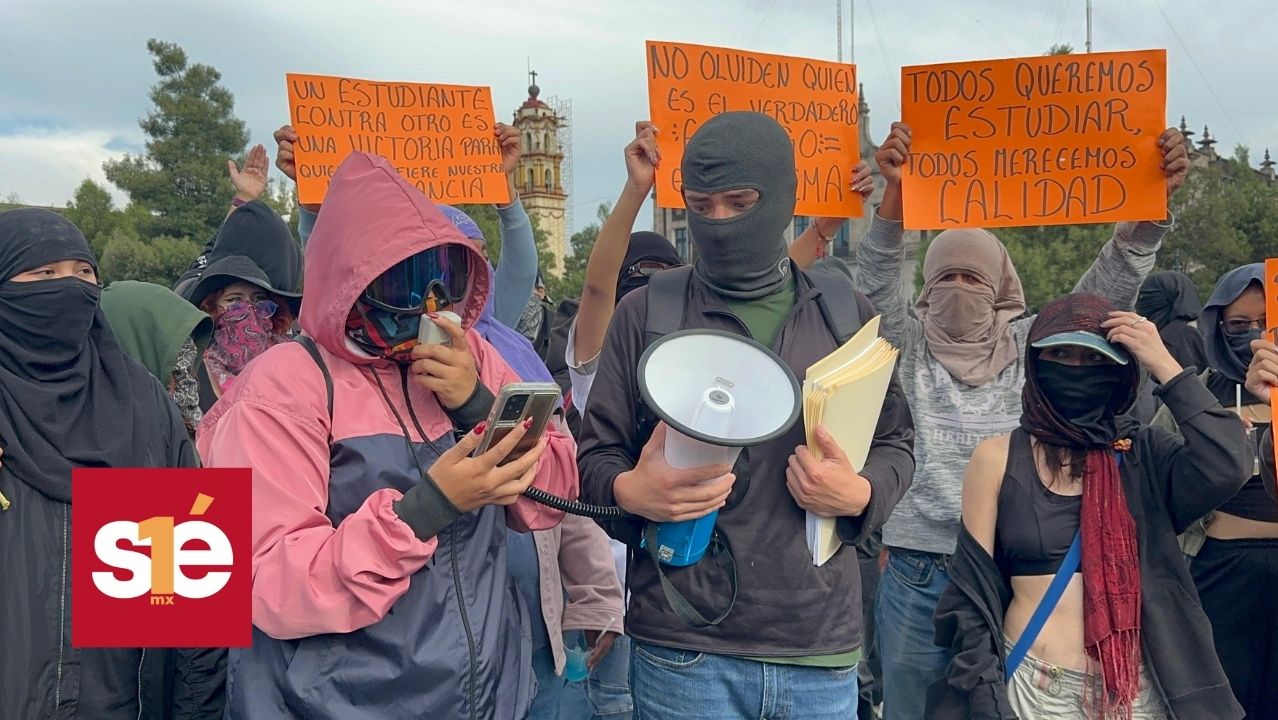 UAEMéx: Enjambre Estudiantil expone pliego en Plaza de los Mártires