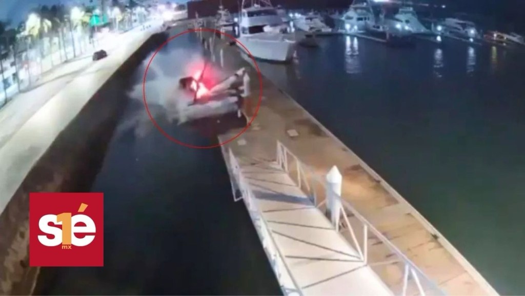 Conductor pierde el control y cae al mar en Veracruz